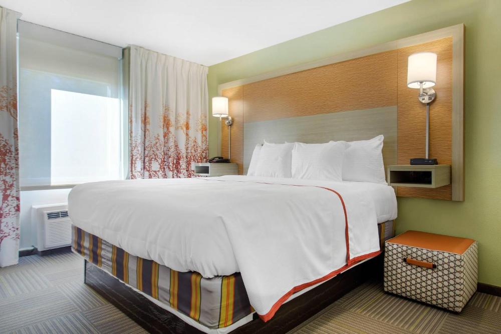 King Room - Non-Smoking interior